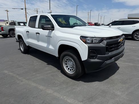 Used 2024 Chevrolet Colorado W/T RWD image 1