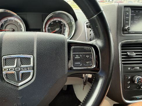Used 2018 Dodge Grand Caravan SXT FWD image 22