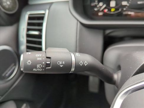 Certified 2024 Land Rover Discovery Dynamic SE image 25