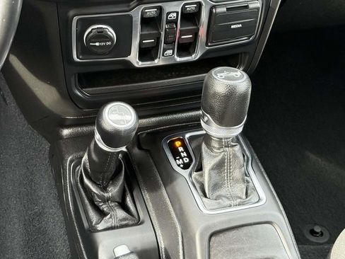 Used 2018 Jeep Wrangler Unlimited Sport S AWD/4WD image 17