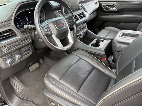 Certified 2022 GMC Yukon SLT w/ SLT Luxury Package AWD/4WD image 19