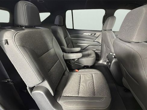 Used 2024 Chevrolet Traverse LT image 30