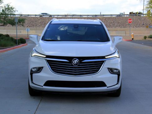 Used 2024 Buick Enclave Essence image 8