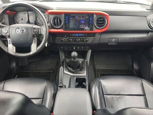 Used 2019 Toyota Tacoma TRD Sport AWD/4WD image 14