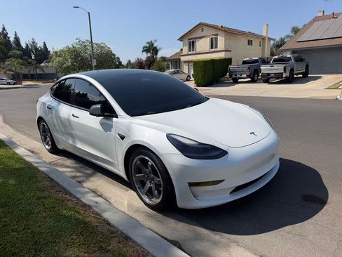 Used 2022 Tesla Model 3 Long Range AWD/4WD image 2