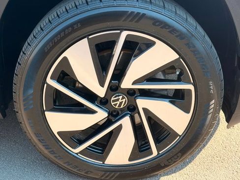 Used 2024 Volkswagen Atlas SEL AWD/4WD image 12