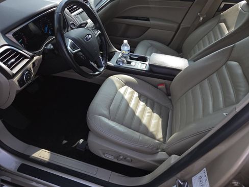 Used 2017 Ford Fusion SE FWD image 11