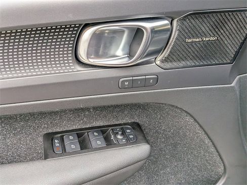 Used 2022 Volvo XC40 P8 Recharge Ultimate image 23