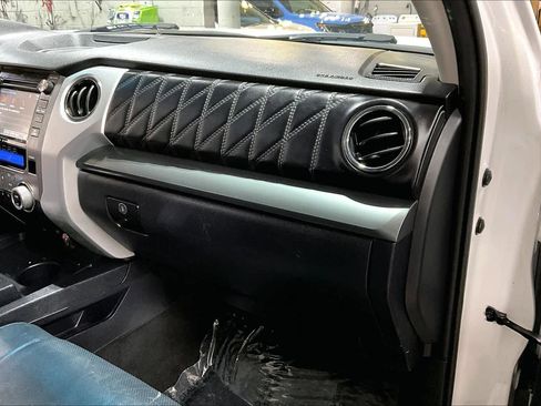 Used 2017 Toyota Tundra Platinum image 18