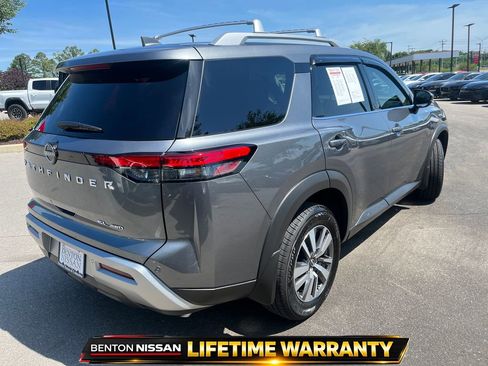 Used 2025 Nissan Pathfinder SL AWD/4WD image 9
