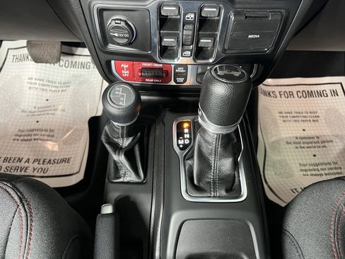 Used 2024 Jeep Wrangler Unlimited Rubicon w/ XTREMEE 35" Tire Package image 11