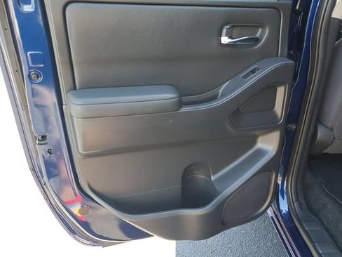 Used 2022 Nissan Frontier SV RWD image 12