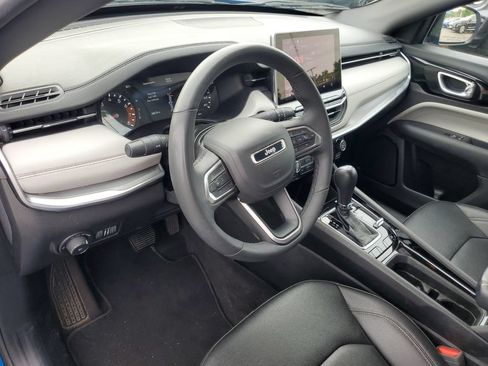 Used 2025 Jeep Compass Limited AWD/4WD image 30