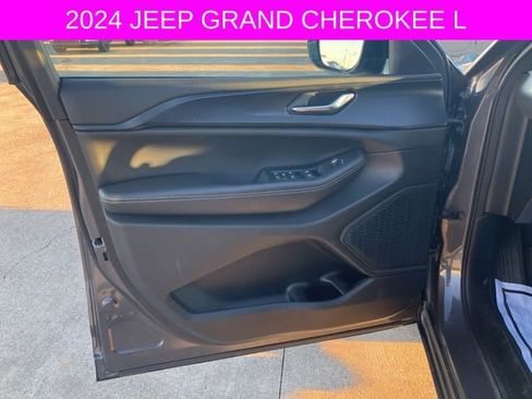 Used 2024 Jeep Grand Cherokee L Altitude image 24