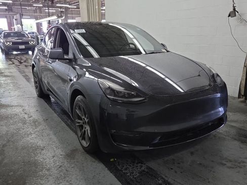 Used 2025 Tesla Model Y Long Range AWD/4WD image 4
