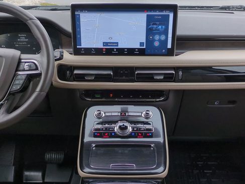 Used 2022 Lincoln Nautilus Reserve AWD/4WD image 32