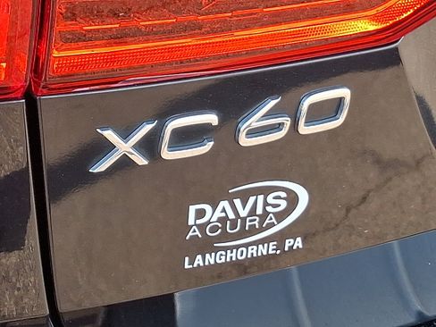 Used 2021 Volvo XC60 T5 Momentum w/ Premium Package image 33