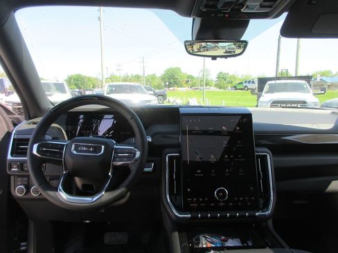 New 2026 GMC Yukon Elevation w/ Elevation Premium Package AWD/4WD image 16