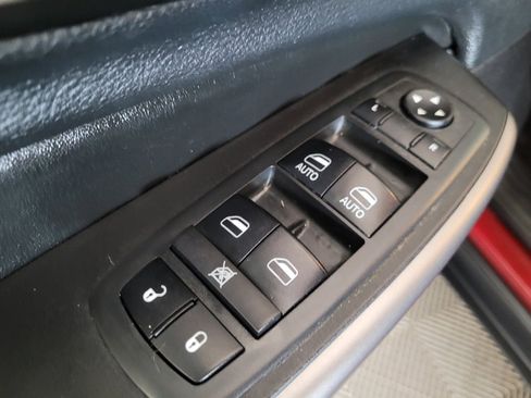 Used 2019 Jeep Cherokee Latitude Plus FWD image 27