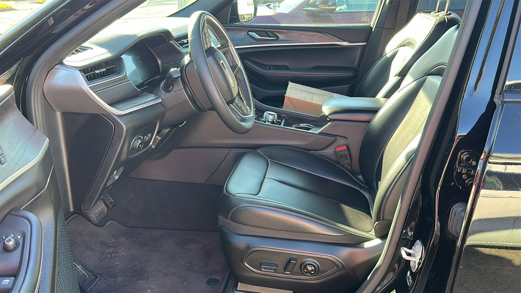Used 2025 Jeep Grand Cherokee L Limited AWD/4WD image 7