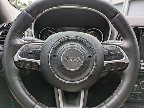 Used 2018 Jeep Compass Limited w/ Navigation Group AWD/4WD image 22