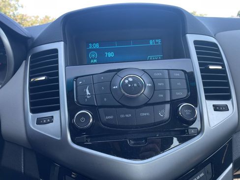 Used 2015 Chevrolet Cruze LS image 23