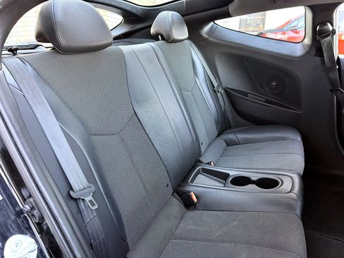 Used 2014 Hyundai Veloster w/ Style Package 02 image 20