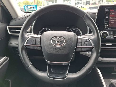 Used 2020 Toyota Highlander XLE AWD/4WD image 20