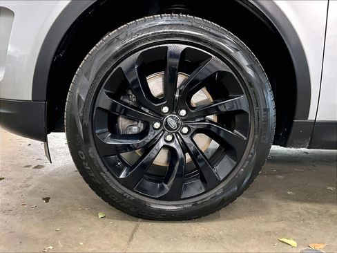 Used 2023 Land Rover Discovery Sport SE image 11