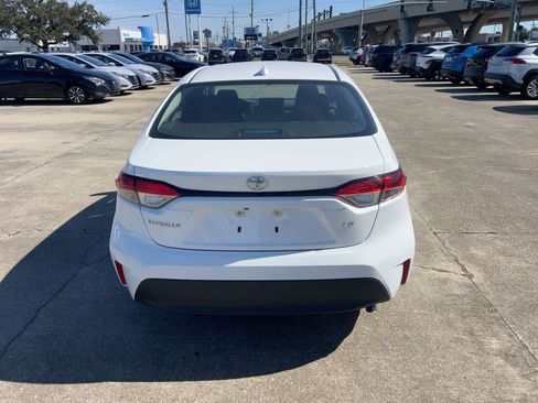Used 2025 Toyota Corolla LE image 2