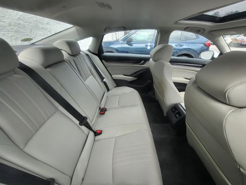 Used 2018 Honda Accord Touring image 9