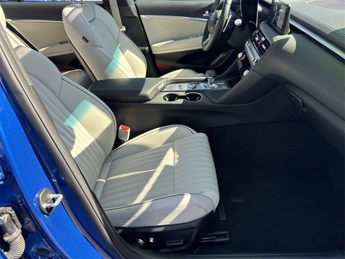 Used 2025 Genesis G70 2.5T w/ Sport Prestige Package image 13