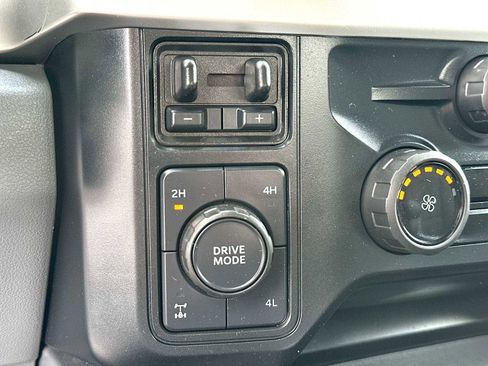 Used 2025 Ford F250 XLT w/ FX4 Off-Road Package AWD/4WD image 28