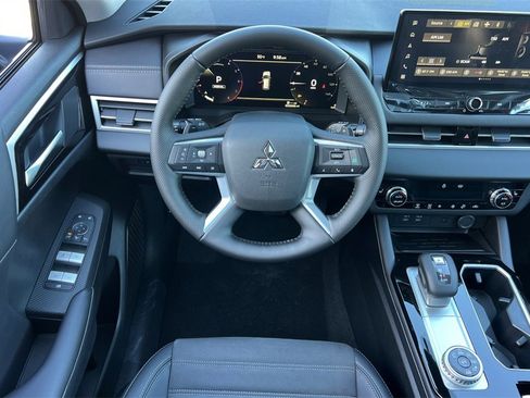 New 2026 Mitsubishi Outlander SE image 15