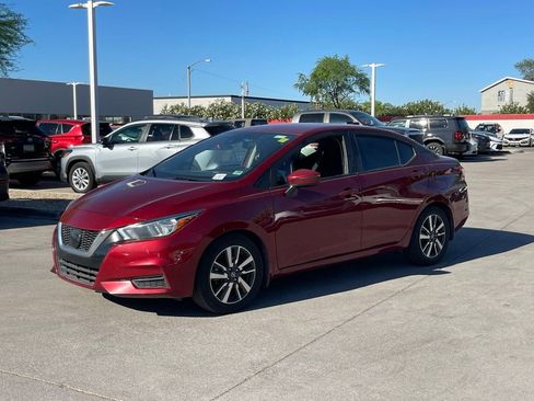 Used 2021 Nissan Versa SV image 4
