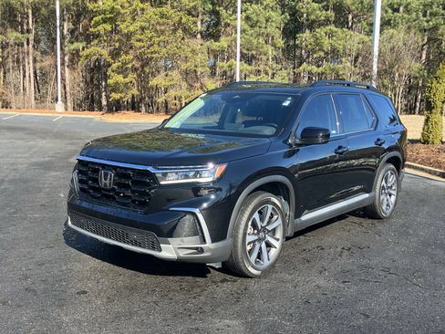 Used 2025 Honda Pilot Touring image 5