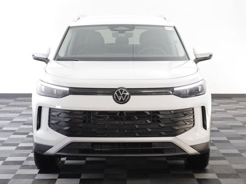 New 2026 Volkswagen Tiguan SE image 22