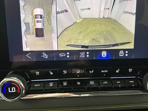 Used 2026 Chevrolet Colorado ZR2 w/ Technology Package AWD/4WD image 19