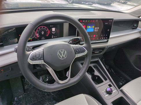 New 2026 Volkswagen Tiguan SE image 15