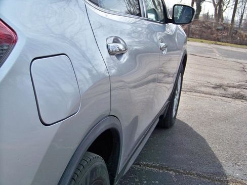 Used 2019 Nissan Rogue SV image 10