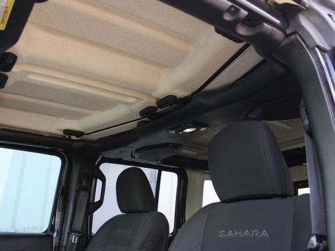 Used 2018 Jeep Wrangler Unlimited Sahara image 18