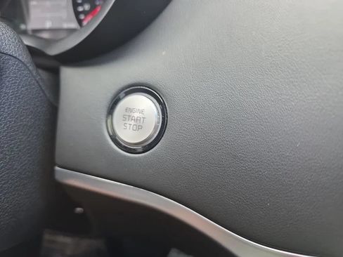 Used 2018 Kia Stinger GT1 AWD/4WD image 32