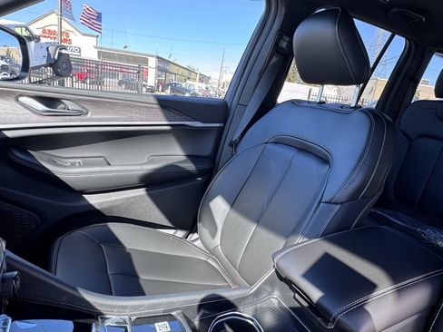 New 2025 Jeep Grand Cherokee Limited w/ Black Appearance Package image 14