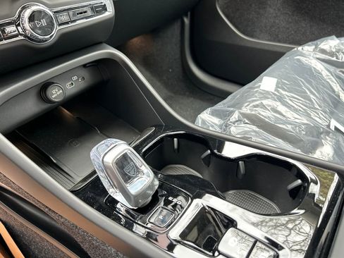 New 2026 Volvo XC40 B4 Plus w/ Protection Package Premier FWD image 16