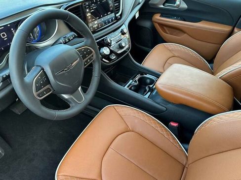 New 2026 Chrysler Pacifica Pinnacle image 7