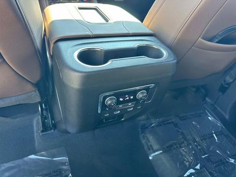 Certified 2024 Chevrolet Suburban High Country w/ Advanced Technology Package image 20