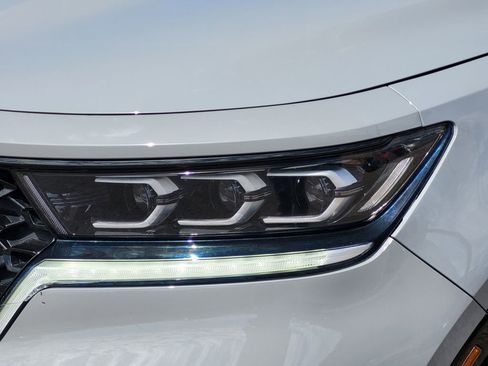 Used 2023 Kia Sorento SX image 8