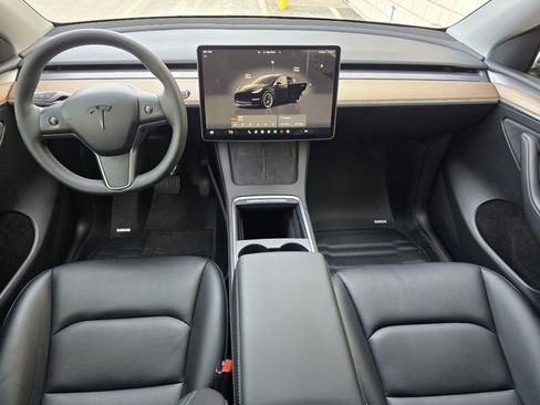 Used 2023 Tesla Model Y Long Range image 3