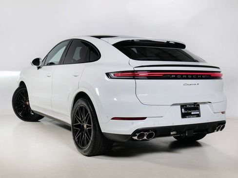 Used 2025 Porsche Cayenne S AWD/4WD image 3