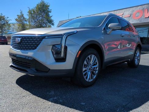 Used 2024 Cadillac XT4 Premium Luxury FWD image 9